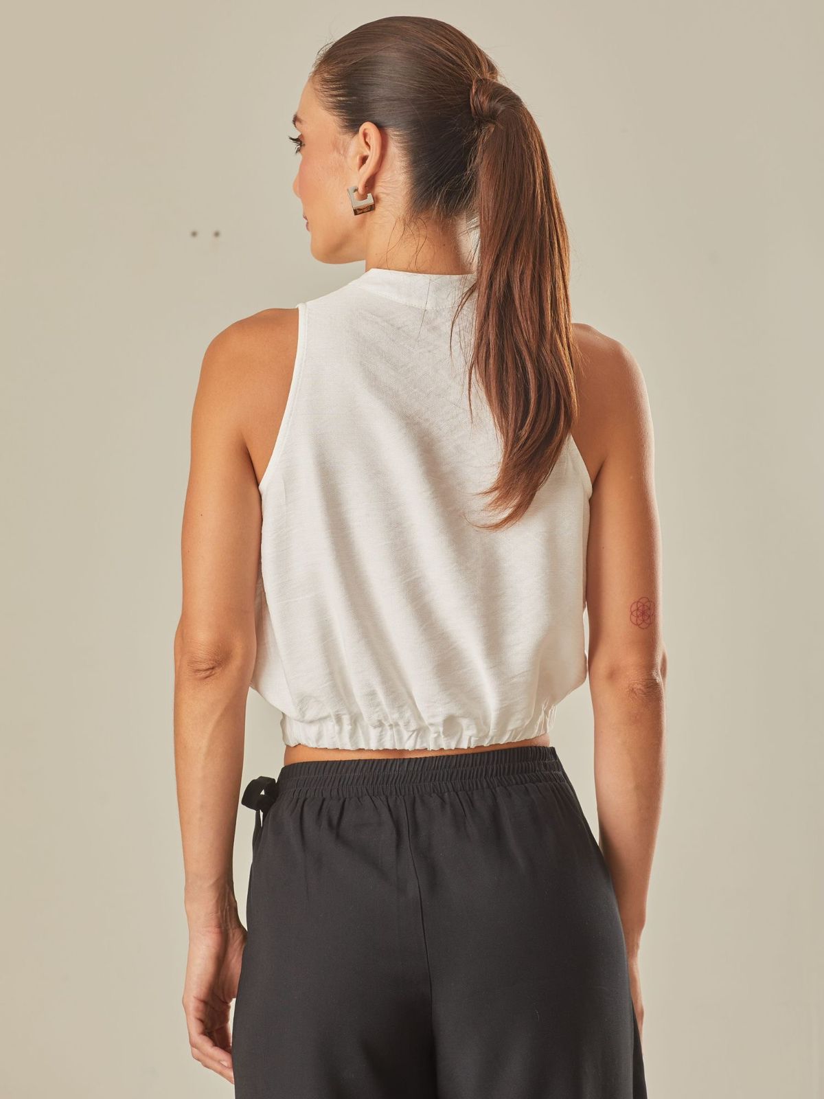 Blusa escotada, elegante, condiseño sencillo y alegante, perfecta para  una ocasion elegante. 