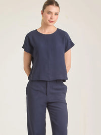 Blusa Bonne Azul  con manga corta y acabado sofisticado