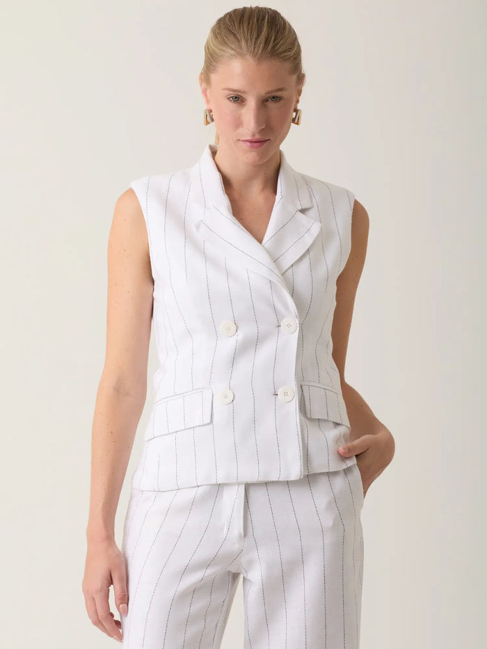 Blusa Rondine Blanco con rayas verticales, corte estructurado y botones grandes para un estilo pulido.