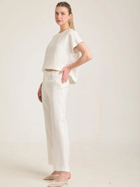 Pantalón Bonne Blanco elegante con acabado limpio y estilo versátil para outfits femeninos.