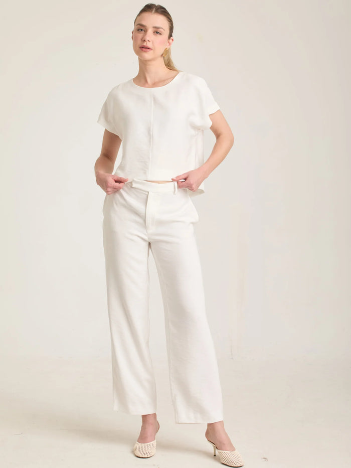 Pantalón Bonne Blanco para mujer con pierna recta y diseño minimalista en tono blanco.