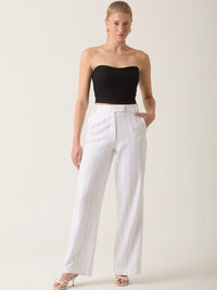 Pantalón Rondine Blanco con rayas verticales finas y corte elegante para mujer.