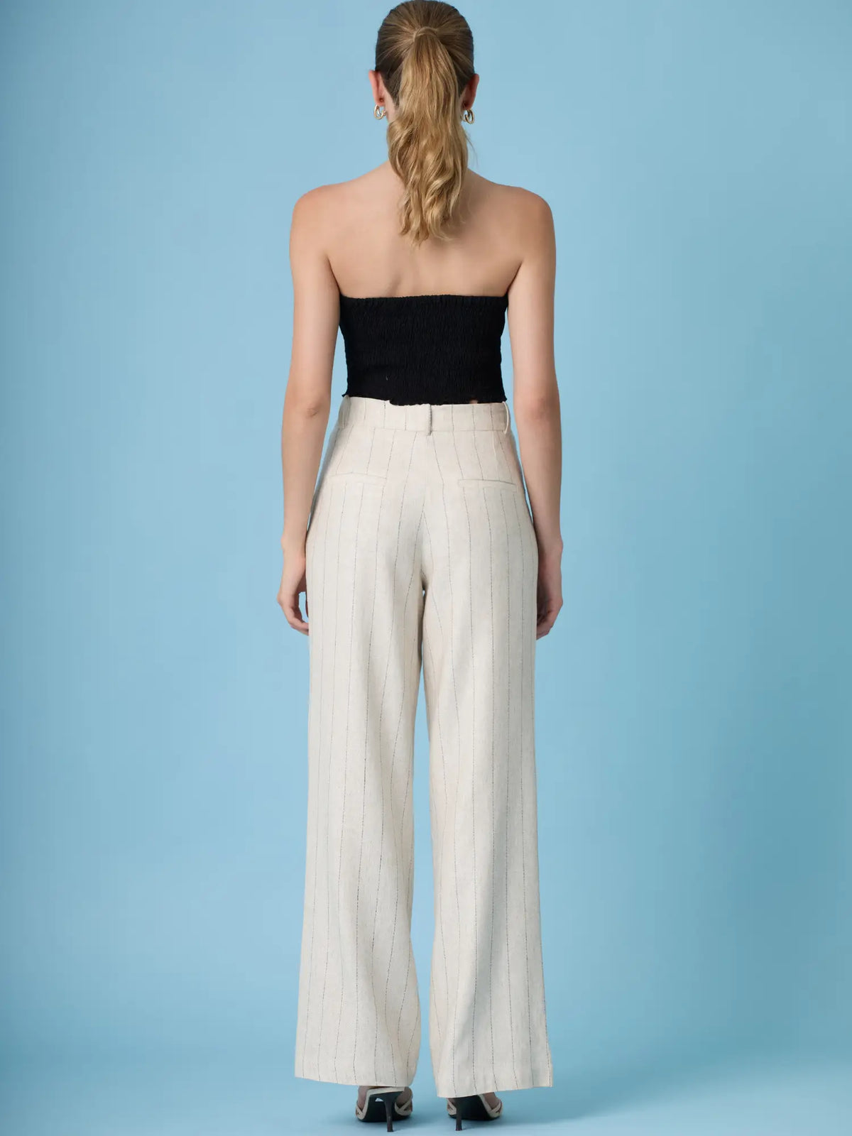 Pantalón Rondine Sand  rayado con corte sofisticado y caída fluida para un look pulido.