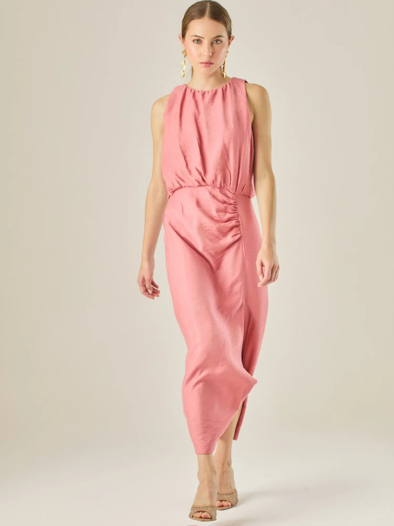 Vestido midi sin mangas con escote redondo y drapeado sutil en la cintura que favorece la silueta. Su tejido suave y caída elegante crean un look sofisticado y minimalista, perfecto para ocasiones que requieren un estilo refinado y actual.

Detalles:

Color: Coral

Material: 85% Rayon 15% Lino

Cuidado: Lavar a mano con jabó
