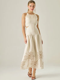 Vestido largo sin mangas con escote recto, aberturas laterales y detalle bordado en el bajo con motivos de inspiración natural. Su diseño limpio y femenino lo convierte en una opción ideal para un look sofisticado con un aire fresco y artesanal.

Detalles:

Color: Sand