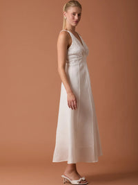 Vestido Largo Imada Blanco para mujer con falda fluida y delicado detalle de encaje en el corpiño.
